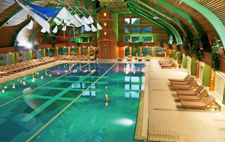 Schwimmhalle